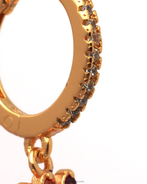 aretes dorados con detalles de cristales mujer oro 26D801111 A Bathing Ape